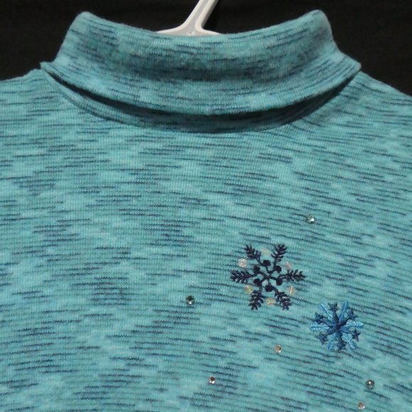 Pullover snowflake turtleneck sweater, drawstring bottom, GUC - Picture 4 of 15